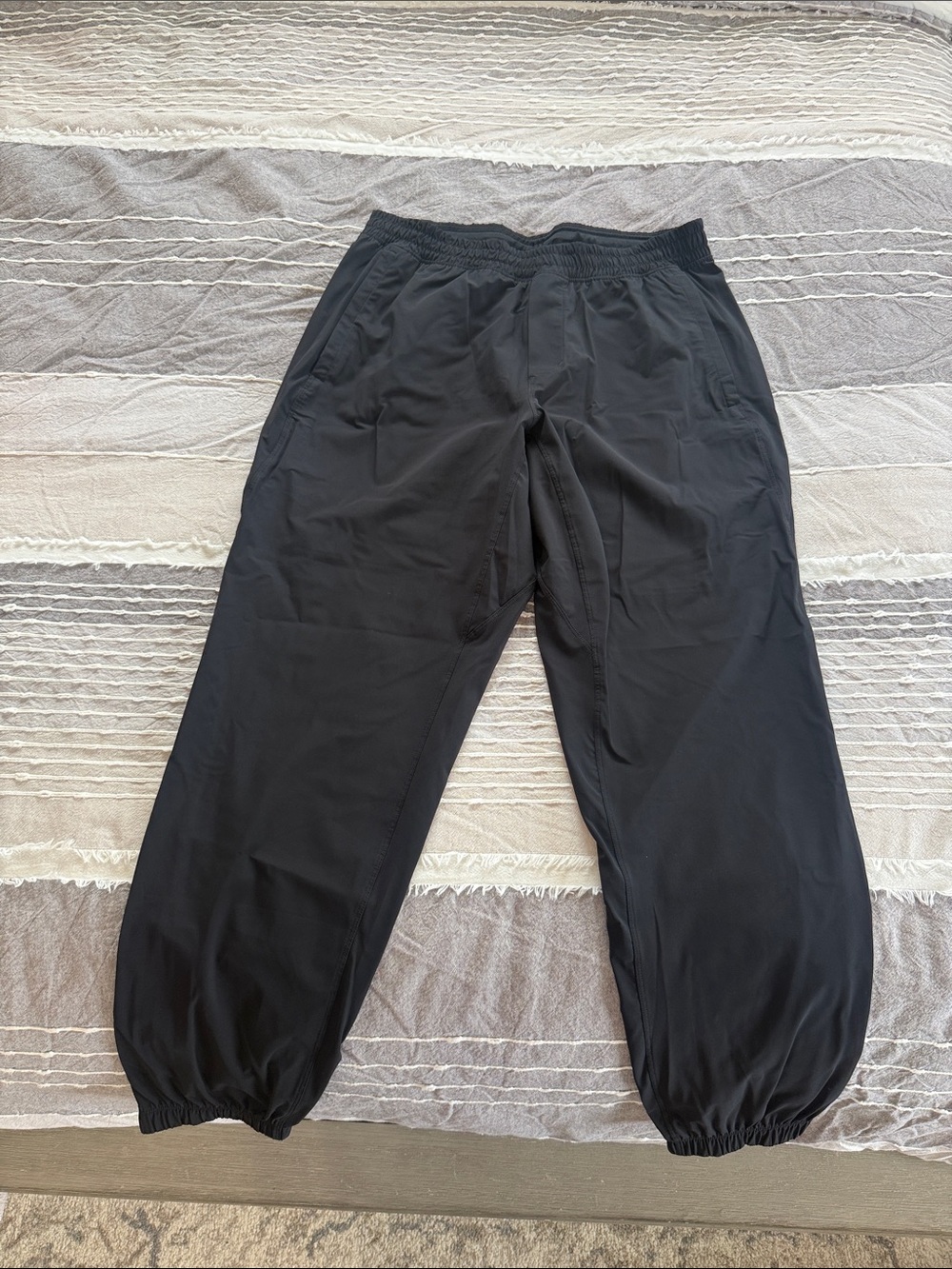 lululemon athletica Men's Black Elastic Cuffed Joggers